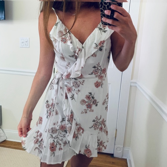 White floral wrap dress - Picture 2 of 3